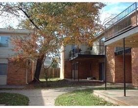 Plainsman Apartments in Bryan, TX - Building Photo - Building Photo