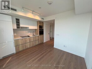 319-3319 Jarvis St in Toronto, ON - Building Photo - Building Photo