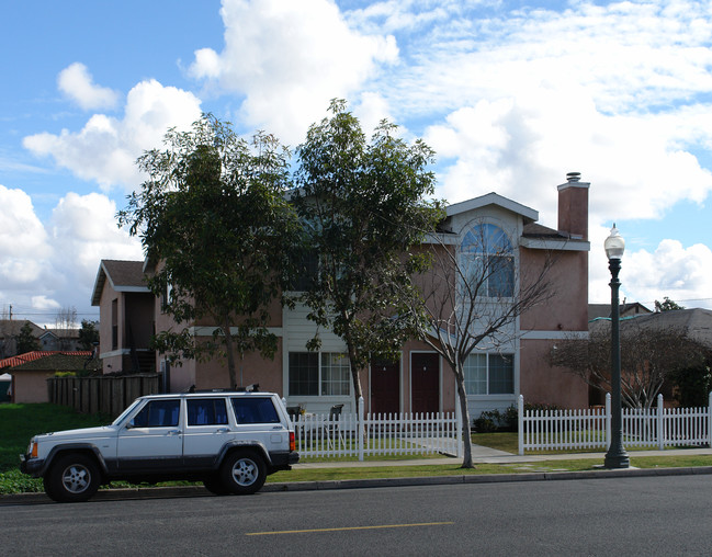 10752 Walnut St in Los Alamitos, CA - Building Photo - Building Photo