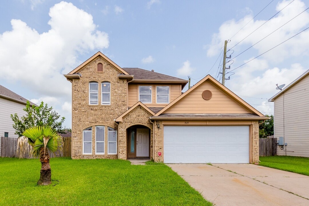 7615 Greenwood Point Dr in Cypress, TX - Building Photo