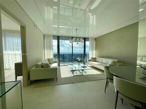 1000 Brickell Plaza in Miami, FL - Building Photo - Building Photo