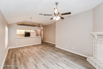 7709 Mystic Point Ct W in Jacksonville, FL - Building Photo - Building Photo