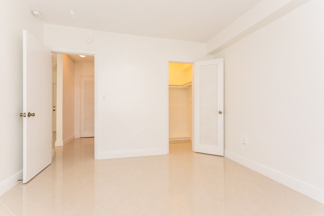 Carib Villas Apartments in Miami, FL - Foto de edificio - Interior Photo