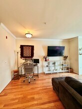 2465 Army Navy Dr, Unit 101 in Arlington, VA - Building Photo - Building Photo