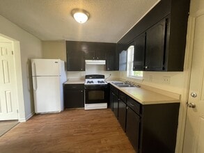 303 Pleasant St in Hinesville, GA - Building Photo - Building Photo