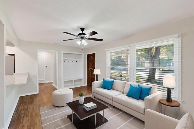 2207 Housley Dr in Dallas, TX - Foto de edificio - Building Photo