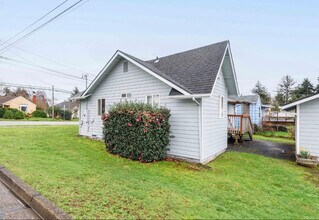 3314 Sherman Ave in North Bend, OR - Foto de edificio - Building Photo