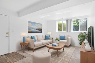 Huntington on the Hill in Westland, MI - Building Photo