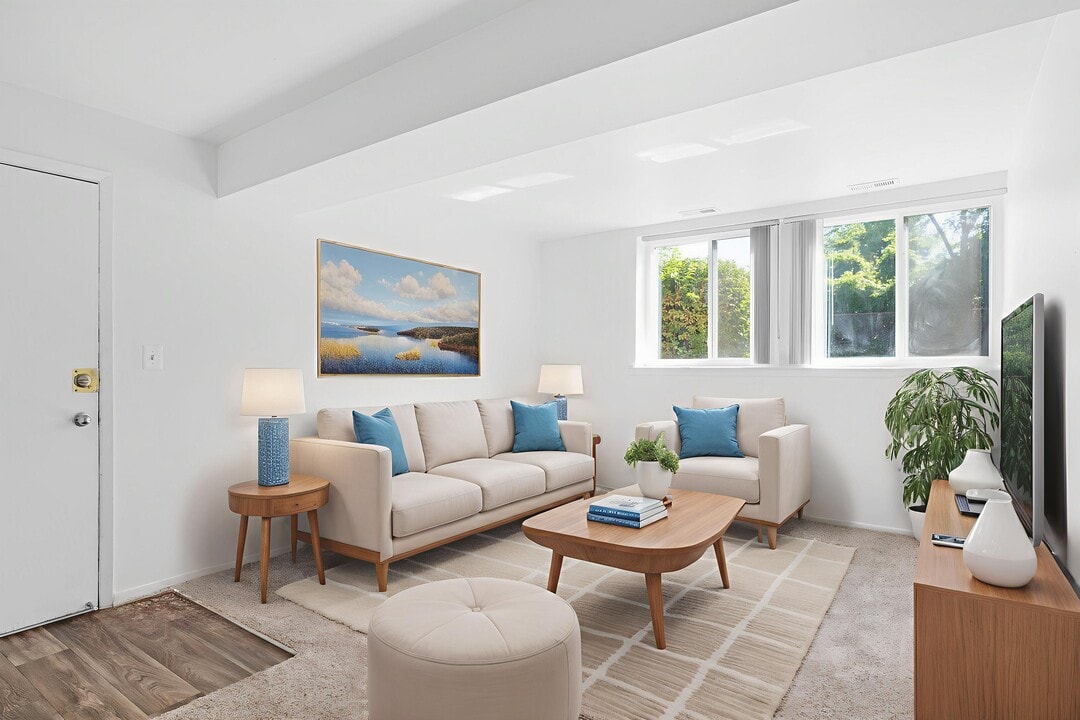 Huntington on the Hill in Westland, MI - Building Photo