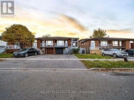 72 Dantek Ct in Brampton, ON - Building Photo