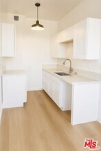 1201 N Crescent Heights Blvd in West Hollywood, CA - Building Photo - Building Photo