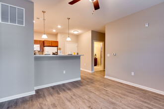 Harper's Pointe in Gainesville, FL - Building Photo - Interior Photo