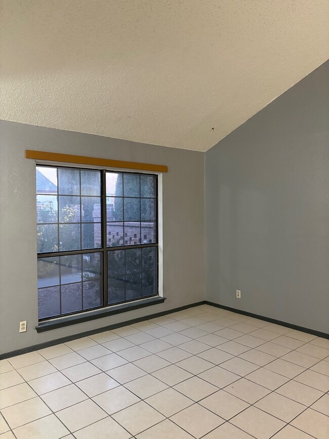 1901 Amy Sue Dr, Unit Apartment A