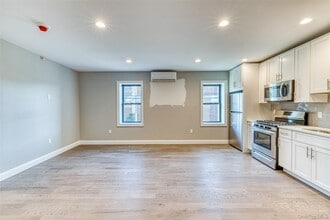 78 Roslyn Rd in Mineola, NY - Building Photo - Building Photo