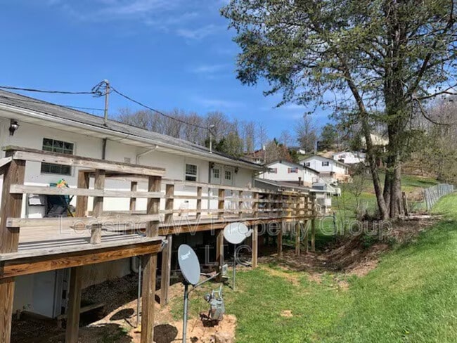 5208 Rocky Fork Rd in Cross Lanes, WV - Building Photo - Building Photo