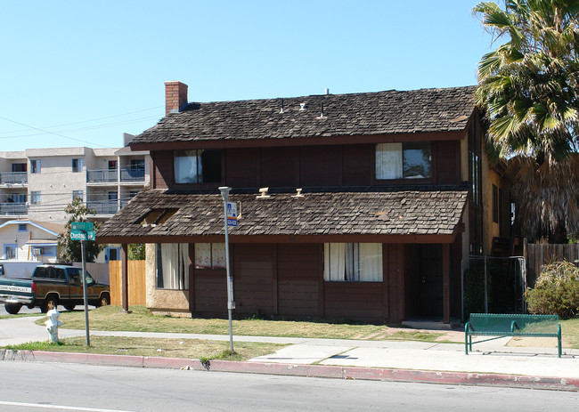 605 E Chestnut Ave in Santa Ana, CA - Foto de edificio - Building Photo