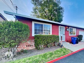 1220 Detroit Ave in Concord, CA - Building Photo