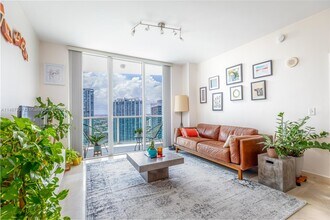 31 SE 5th St, Unit 4015 in Miami, FL - Building Photo - Building Photo