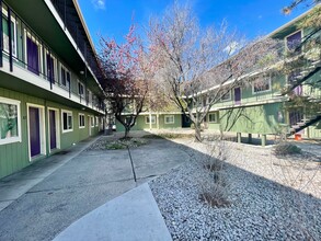 Deer Park Apartments in Sparks, NV - Building Photo - Building Photo