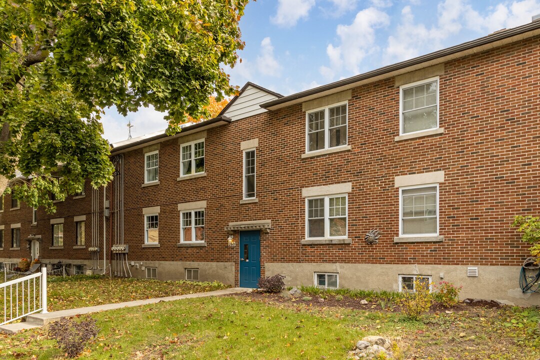 250 45E Av in Montréal, QC - Building Photo