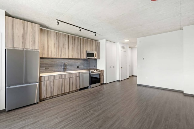 138 N Ashland Ave in Chicago, IL - Building Photo - Building Photo