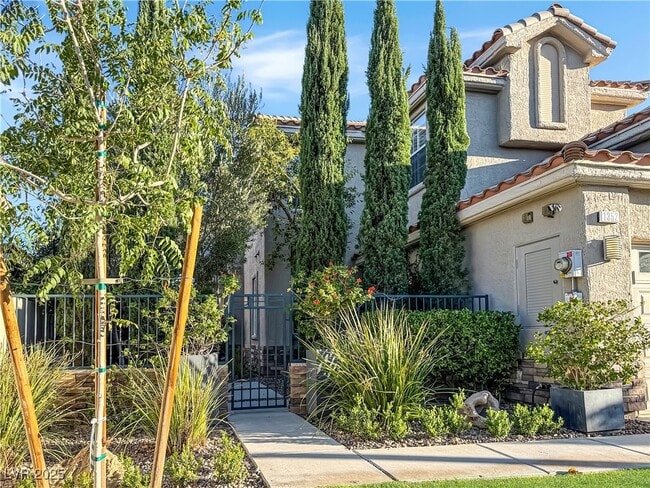 1352 Fox Acres Dr in Las Vegas, NV - Building Photo - Building Photo