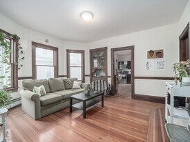 318 Beacon St in Somerville, MA - Building Photo