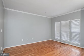 6081 Madison Pointe Ct in Falls Church, VA - Building Photo - Building Photo