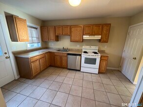 22 Ohear Ave in Enfield, CT - Building Photo - Building Photo
