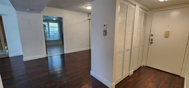 4168 Inverrary Dr, Unit 401 in Lauderhill, FL - Building Photo - Building Photo