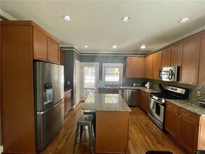 1517 Gilstrap Ln NW in Atlanta, GA - Foto de edificio - Building Photo