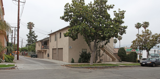 406 E Valencia Ave in Burbank, CA - Building Photo - Building Photo