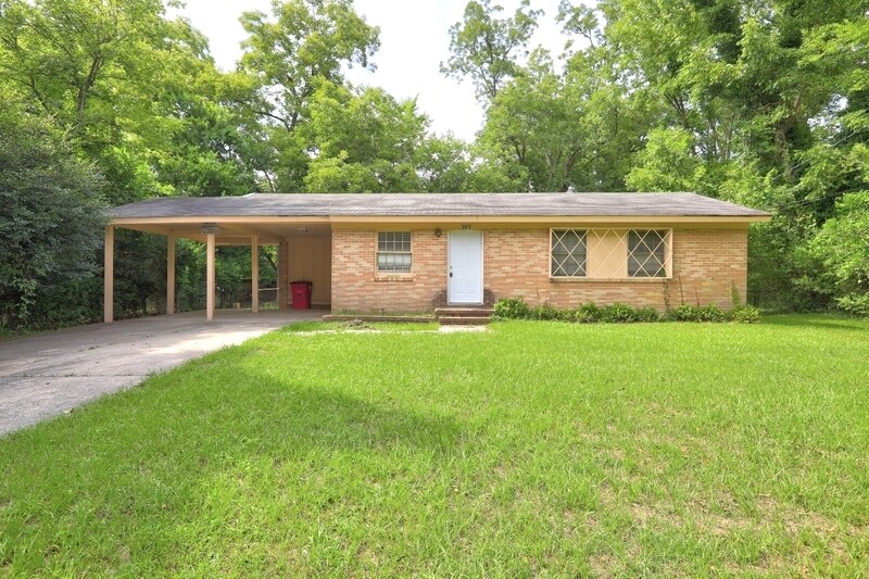 2475 Groveland Cir N in Macon, GA - Building Photo