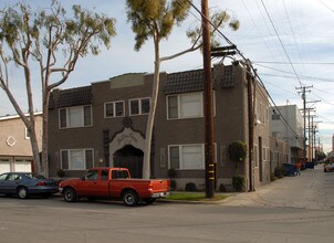 278 Falcon Ave in Long Beach, CA - Foto de edificio - Building Photo