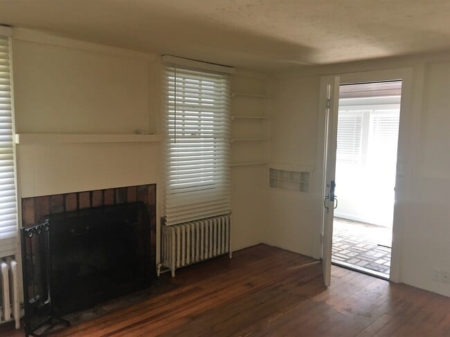 property at 1601 Glendola Rd