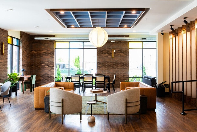 723 Mt Vernon Ave in Columbus, OH - Foto de edificio - Building Photo