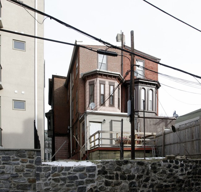 1902 Spring Garden St in Philadelphia, PA - Foto de edificio - Building Photo