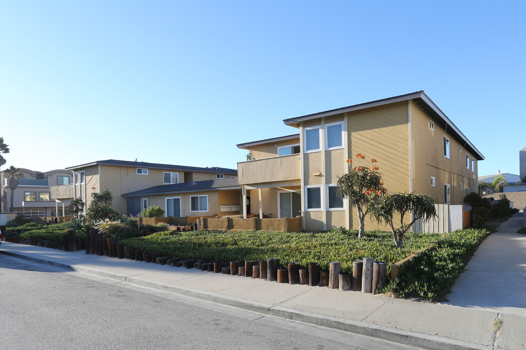 Sand and Sea Apartment Homes in Oxnard, CA - Building Photo