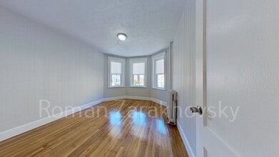 219 Kelton St, Unit 1 in Boston, MA - Foto de edificio - Building Photo