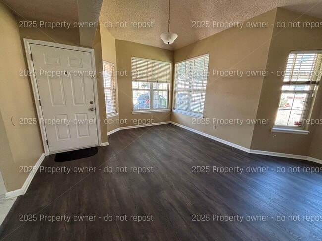 2010 S Xenia Way