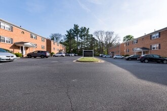 Summercrest Apartments in Waynesboro, VA - Building Photo - Building Photo