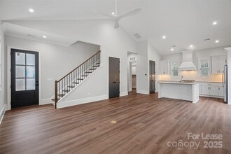 805 Naples Dr in Davidson, NC - Building Photo - Building Photo