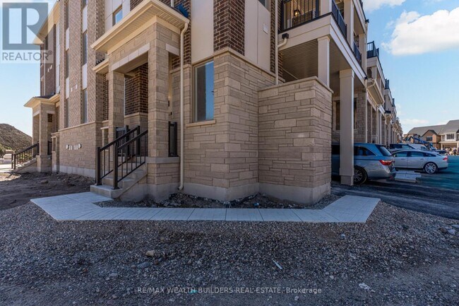 1 Kings Hill Dr in Brampton, ON - Building Photo - Building Photo