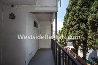 1760-1766 Malcolm Ave in Los Angeles, CA - Foto de edificio - Building Photo
