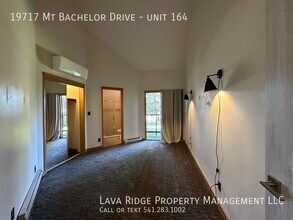 19717 SW Mount Bachelor Dr-Unit -unit 164 in Bend, OR - Building Photo - Building Photo