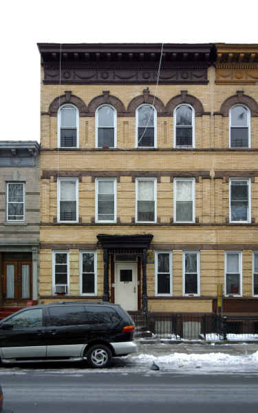 818 Macon St in Brooklyn, NY - Building Photo