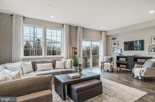 property at 1128 Meadowlark Dr