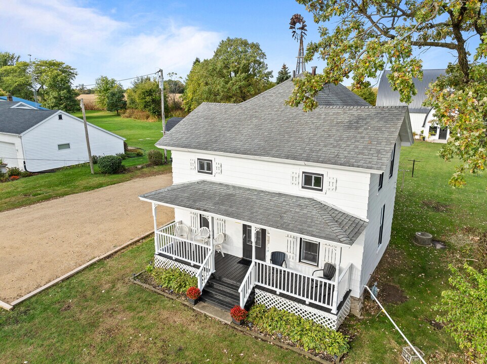 4363 County Rd O in Delavan, WI - Building Photo