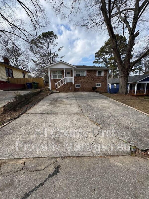 656 Cedar Ave NW in Atlanta, GA - Building Photo - Building Photo