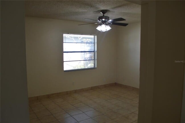 6901 N Blossom Ave in Tampa, FL - Building Photo - Building Photo